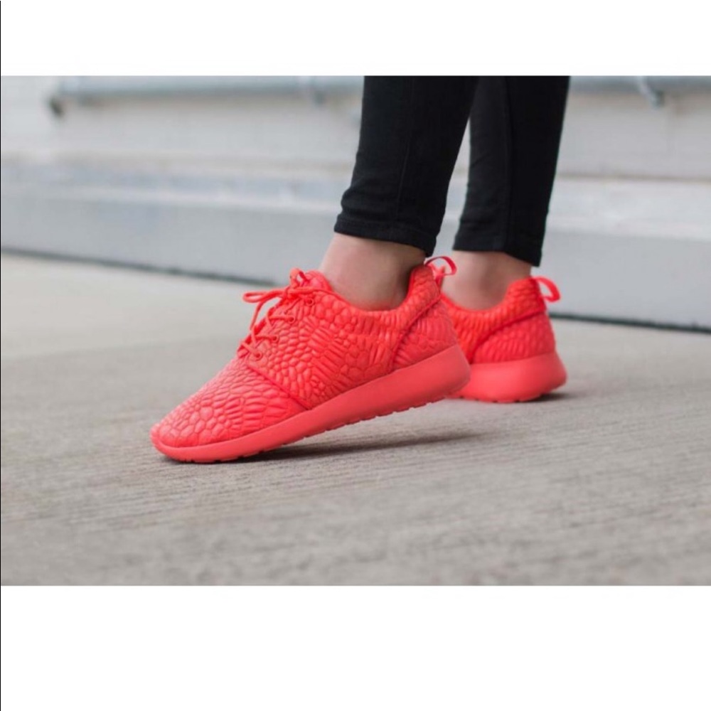 Nike Run Diamond Red Trainer